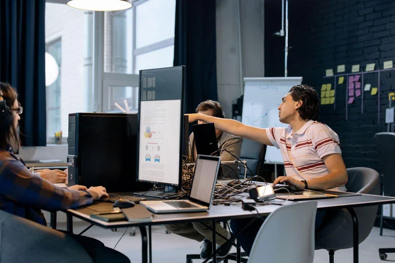 What are the benefits of learning Python from SynergisticIT